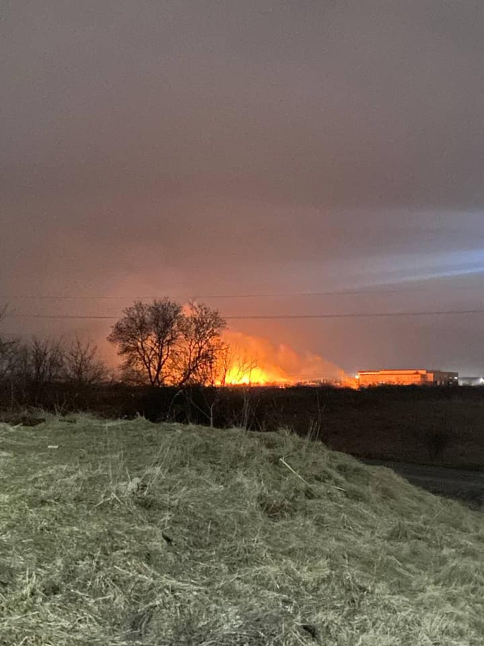 Біля Львова горіла суха трава, фото ДСНС