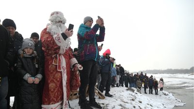 У Івано-Франківську встановили рекорд у крижаній воді (ФОТО)