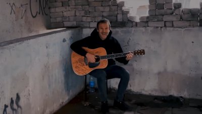 Вакарчук у новому відео показав кадри з Антонівського мосту
