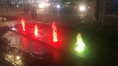 У Львові на головному залізничному вокзалі працює патріотичний фонтан (ФОТО, ВІДЕО)