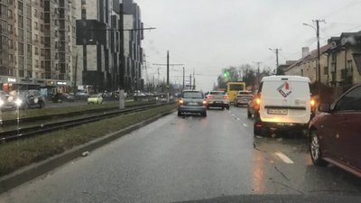 У Львові на одній із вулиць зупинився рух