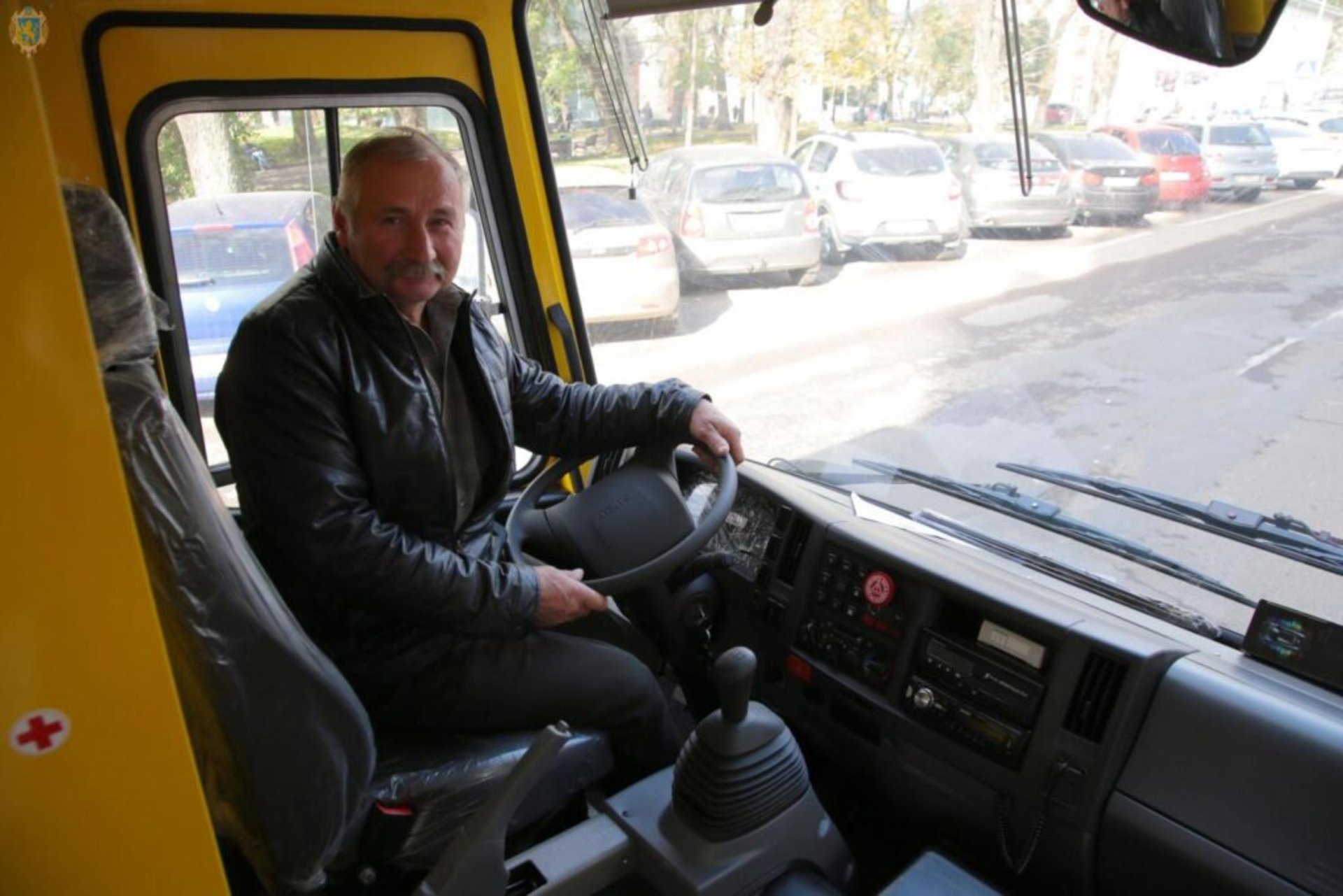 12 автобусів «Школярик» передали відділам освіти громад Львівщини, фото ЛОДА