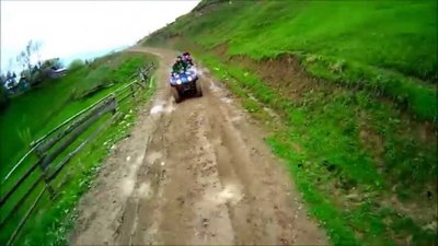 У гірському районі Львівщини водій квадроцикла біля сільського магазину в‘їхав у групу школярів, є потерпілі