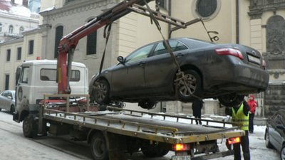 Завтра у Львові буде активна евакуація неправильно припаркованих авто. Перелік вулиць, де не можна паркуватись