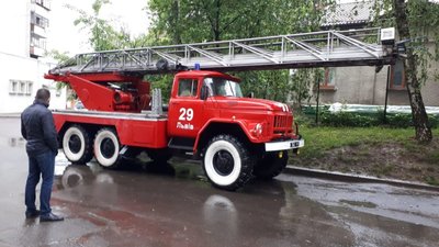 У Яворівському районі ліквідували пожежу в цегляній літній кухні (ВІДЕО)