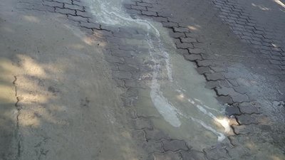 У Львові через витік води просіла дорога (ФОТО)