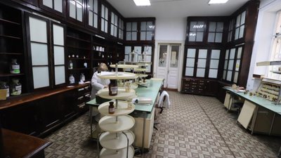 На Львівщині хочуть зберегти рецептурні аптеки