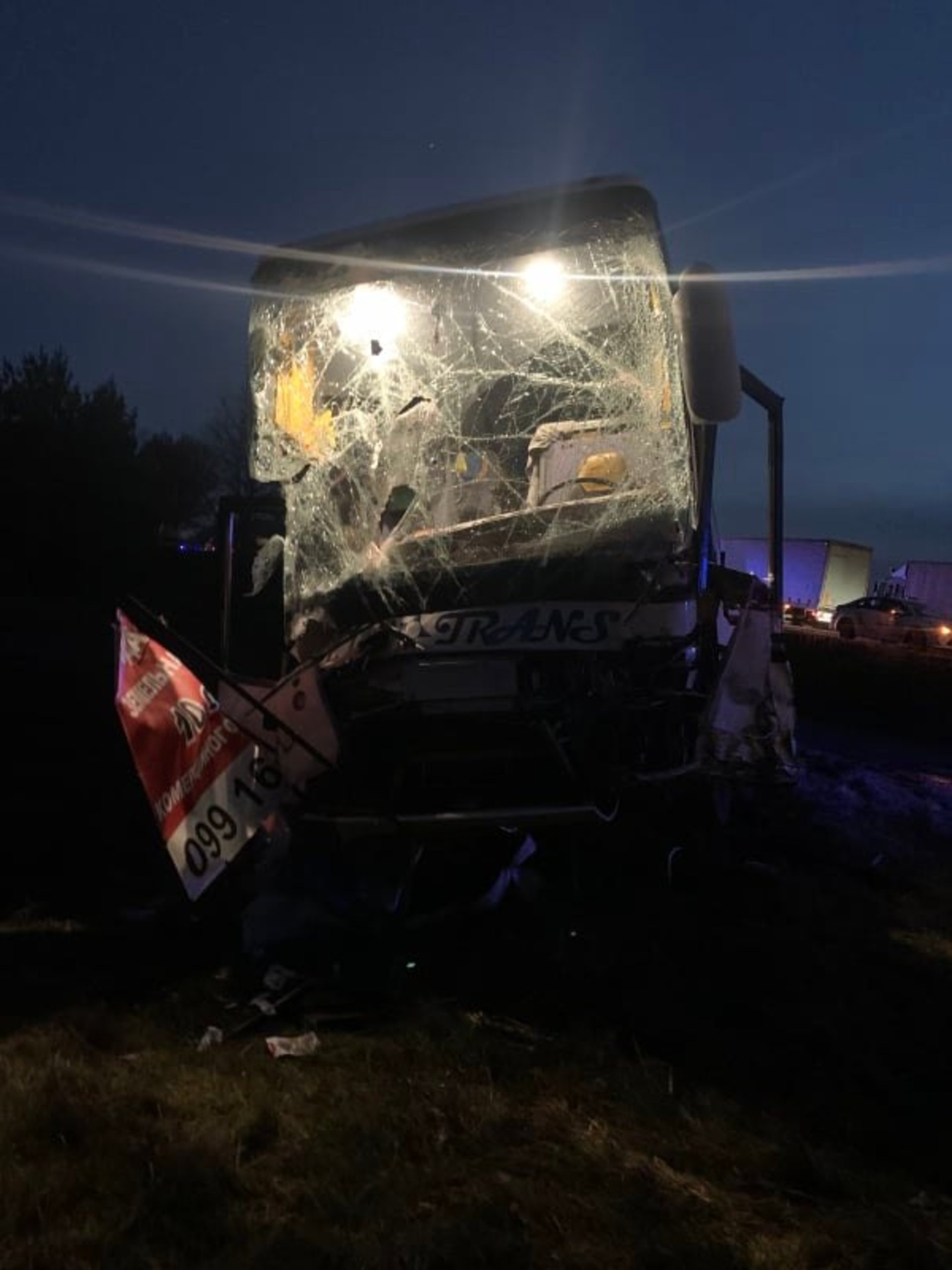 У Зимній Воді автомобіль не розминувся із автобусом, фото Варта-1