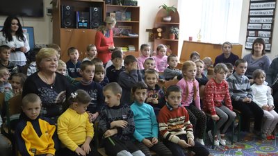 Гості з подарунками