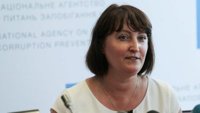 Свекруха голови НАЗК заблокувала детектива НАБУ у своїй квартирі