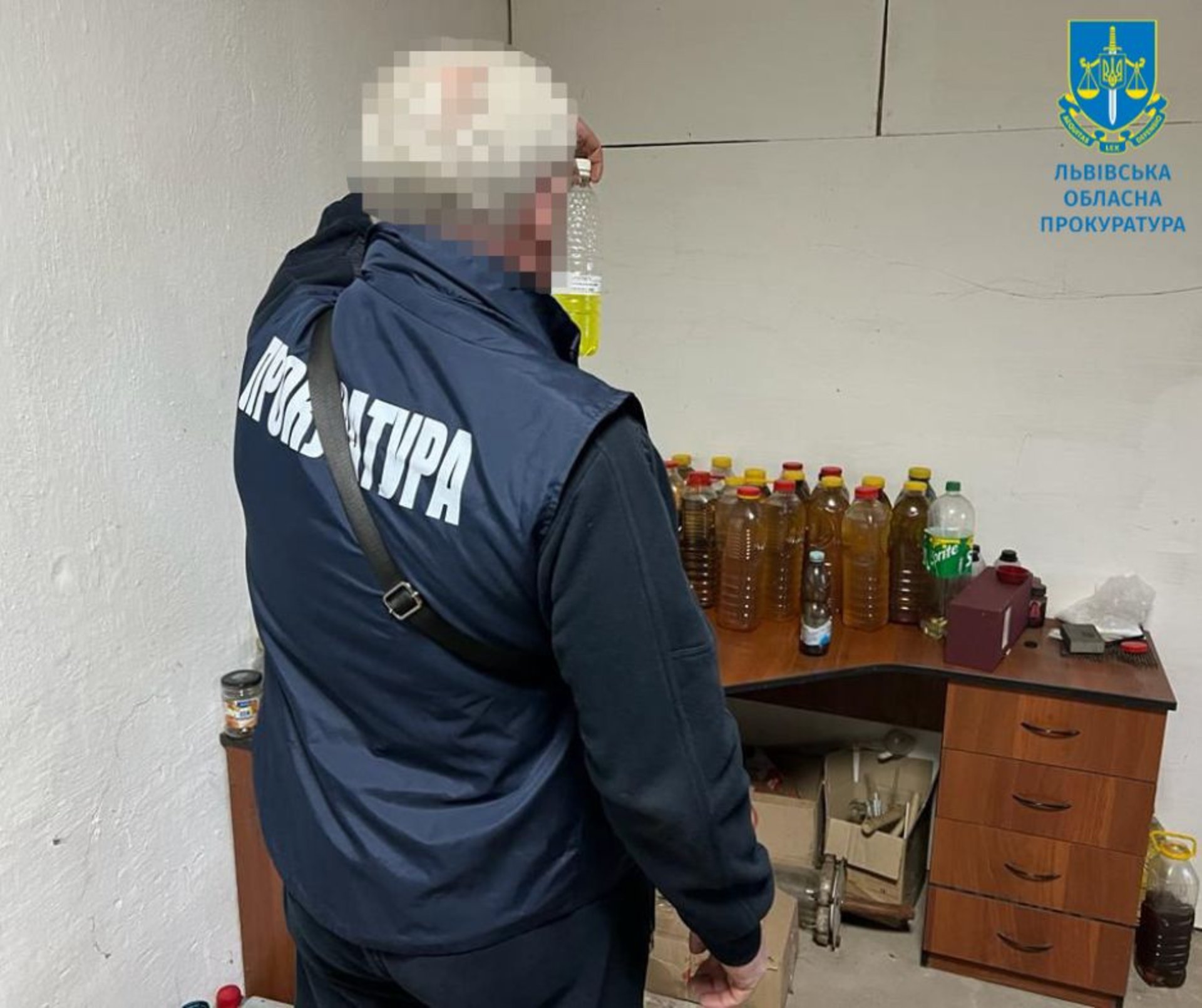 На Львівщині викрили підпільний завод із виробництва палива