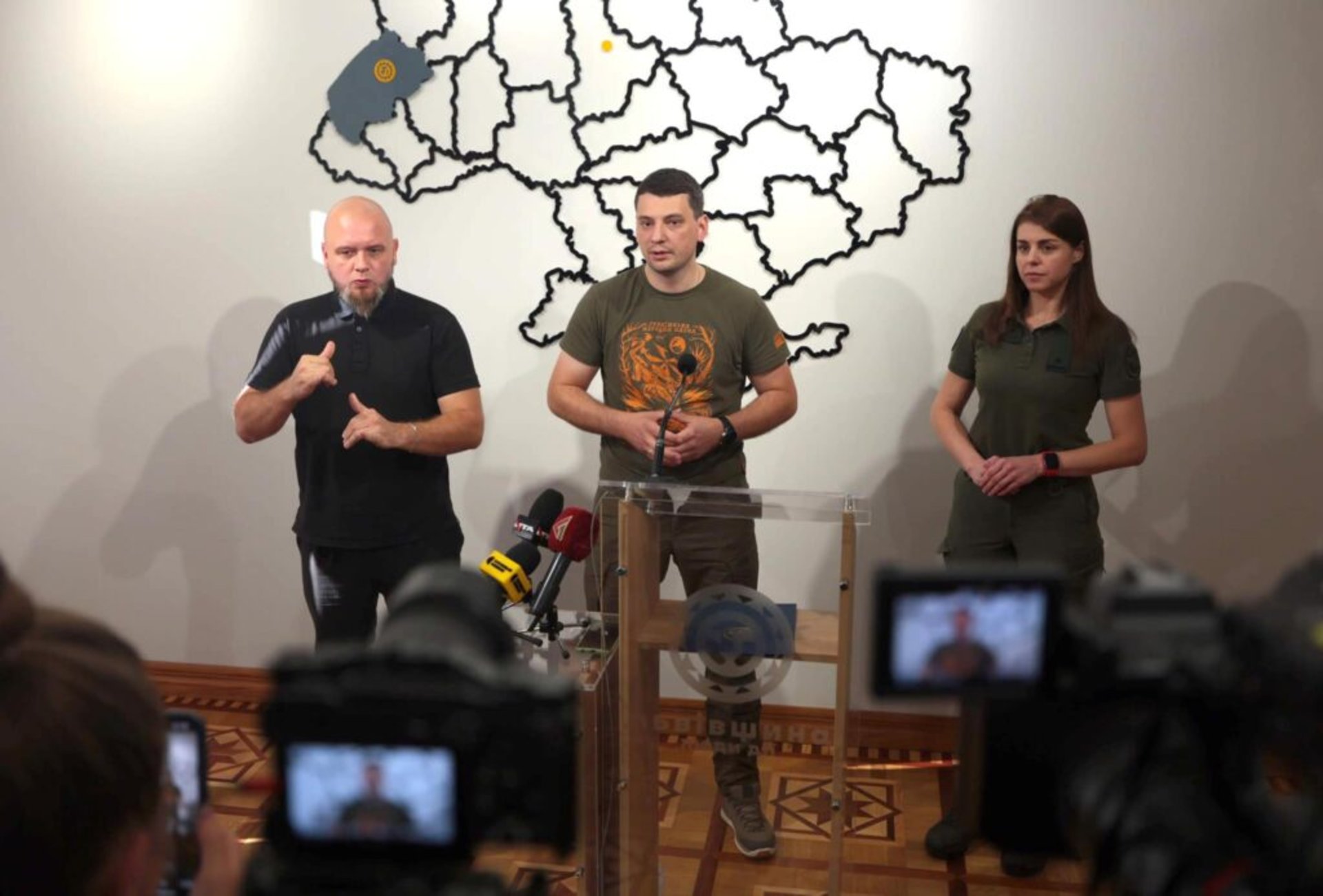 На окремих ділянках доріг, зокрема на кільцевій Львова, під час сигналу «Повітряна тривога» в період комендантської години буде обмежений рух