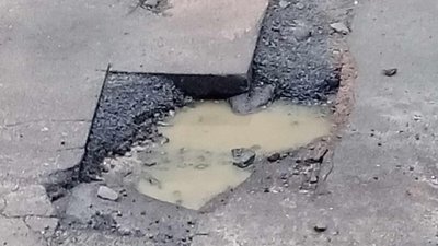 У Львові через ями трясеться будинок (ФОТО)