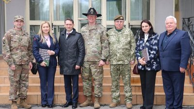 На Яворівському полігоні змінили командування тренувальної групи "Україна"