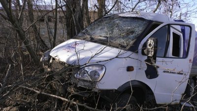У Чернігові снаряд підірвав автомобіль, який розвозив людям воду (ВІДЕО)