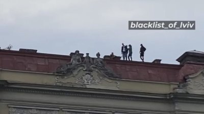 У центрі Львова підлітки займались екстремальним заняттям (ВІДЕО)