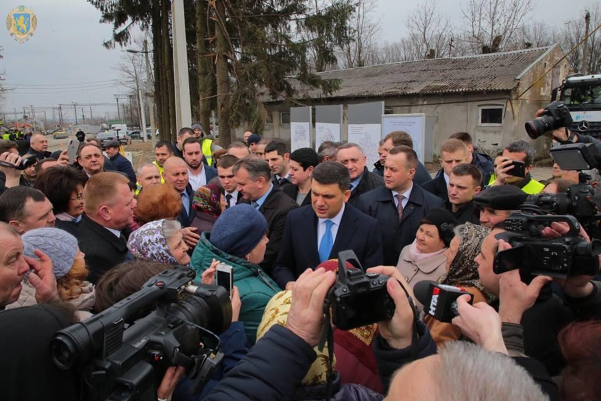 Гройсман оглянув ремонт автомобільної дороги "Львів-Пустомити-Меденичі". Фото прес-служба ЛОДА