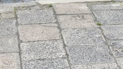 У центрі Львова розірвало каналізаційний люк (ФОТО)