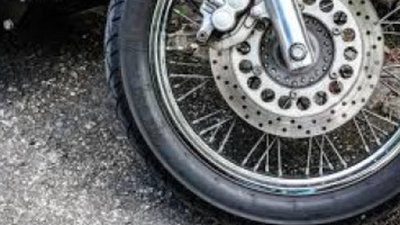 На Бродівщині мопед зіткнувся з вантажівкою