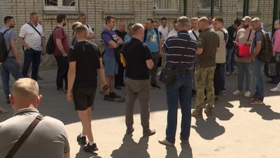 У Львові подали скаргу до поліції через черги на Сихівську ВЛК