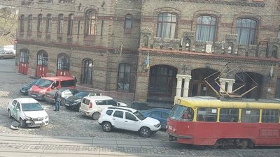 У центрі Львова таксист заблокував рух трамваїв (ФОТО)