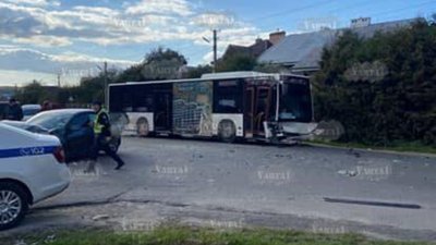 Біля Львова у аварії постраждало четверо людей