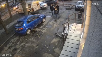 У Львові викрали електросамокат (ВІДЕО)