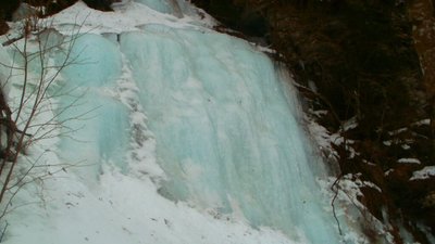 У Сколівських Бескидах утворився льодяниковий водоспад (ФОТО)