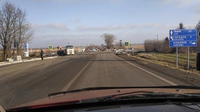 Водіїв попереджають про небезпечну ділянку на автодорозі Львів - Самбір (ФОТО)