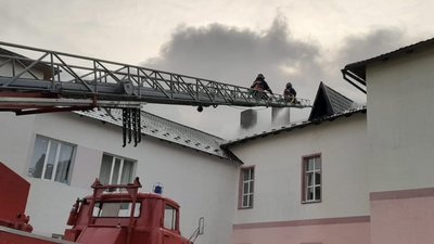 На Івано-Франківщині горіла лікарня (ФОТО, ВІДЕО)