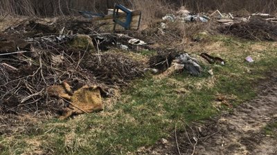 У Пустомитах виявили стихійне сміттєзвалище (ФОТО)