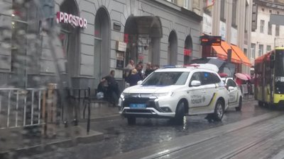 У Львові невідомий поранив ножем чоловіка