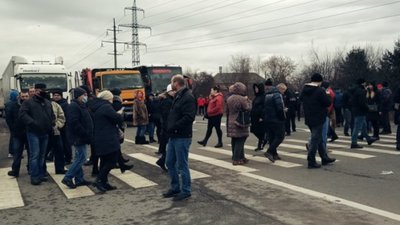 У Мукачево перекрили трасу «Київ-Чоп» (ФОТО, ВІДЕО)