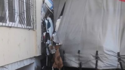На Львівщині вантажівка влетіла у будинок