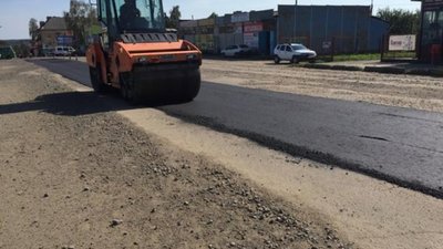 Водіям: у райцентрі Яворів ремонтують дорогу