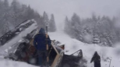 У Львівській області з дороги злетіла машина снігоочисної техніки (ФОТО)