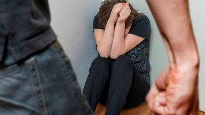 Вперше в Україні: на Львівщині чоловік піде під суд за знущання над дружиною