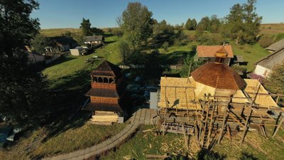 Біля Львова старовинна церква набуває історичного вигляду (ВІДЕО)