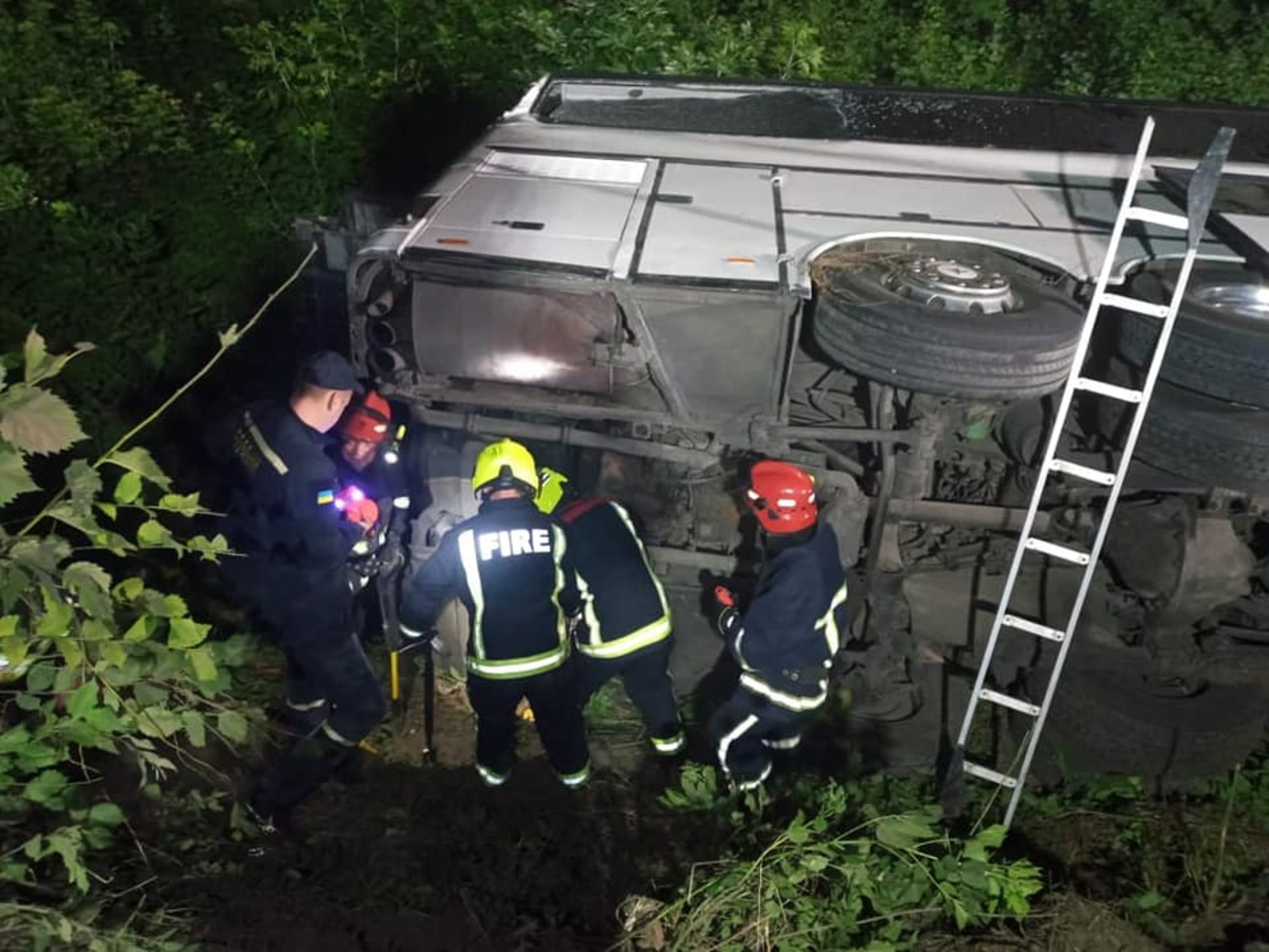 На Рівненщині автобус вилетів у кювет, 16 осіб постраждало