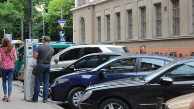 У Львові фейкові інспектори з паркування «виписують» повідомлення про штрафи