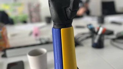 Двом українським захисникам встановлять сучасні біонічні протези рук Hero Arms