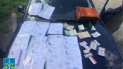 На Львівщині викрили схему переправлення чоловіків за кордон