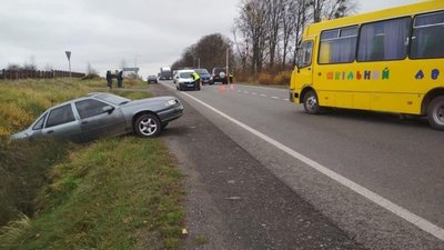 У ДТП з шкільним автобусом на Львівщині постраждали діти