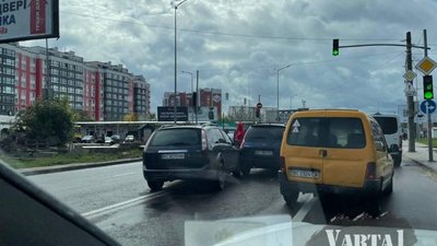На Галицькому перехресті не розминулись автомобілі (ФОТО)
