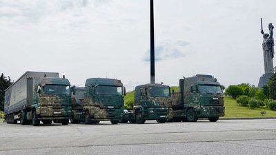 ЗСУ отримали партію великогабаритних вантажівок для транспортування боєкомплектів