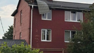 На Львівщині негода перекрила дві смугу руху на трасі до Польщі