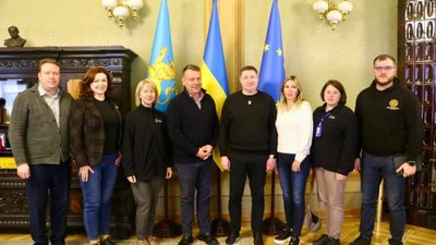 На Львівщину досі щодня евакуаційними потягами прибувають десятки людей