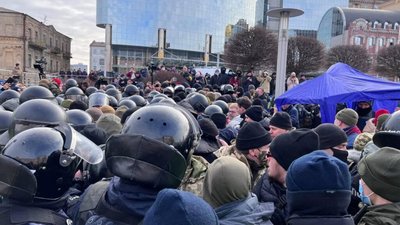 Суд відправив Порошенка під особисте зобов’язання