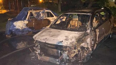 У Львові вночі спалахнула автівка
