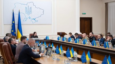 Україна випускає чоловіків до 22 років